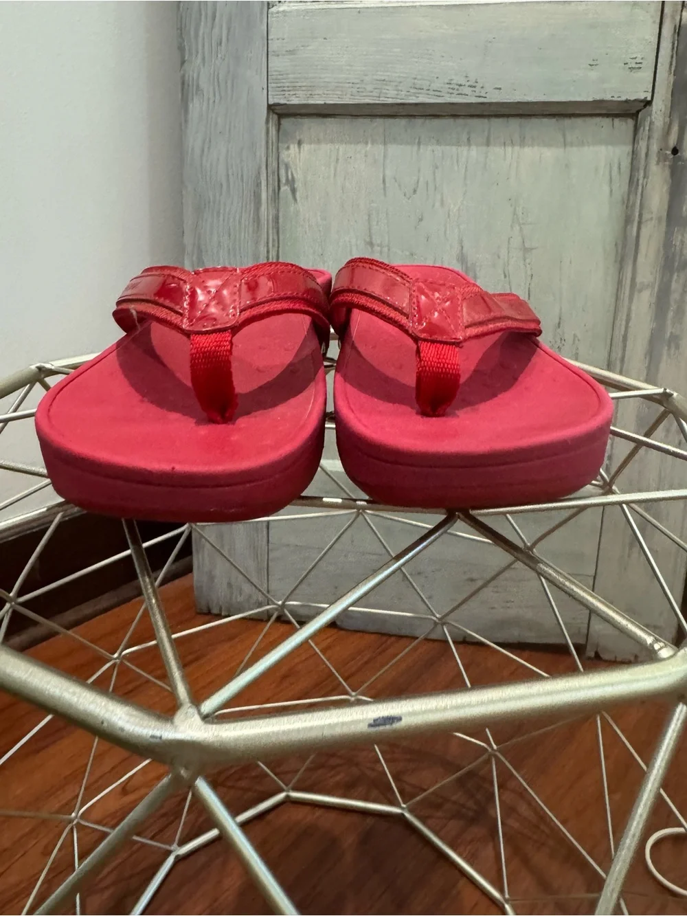 Vionic Red Sandals Size 8